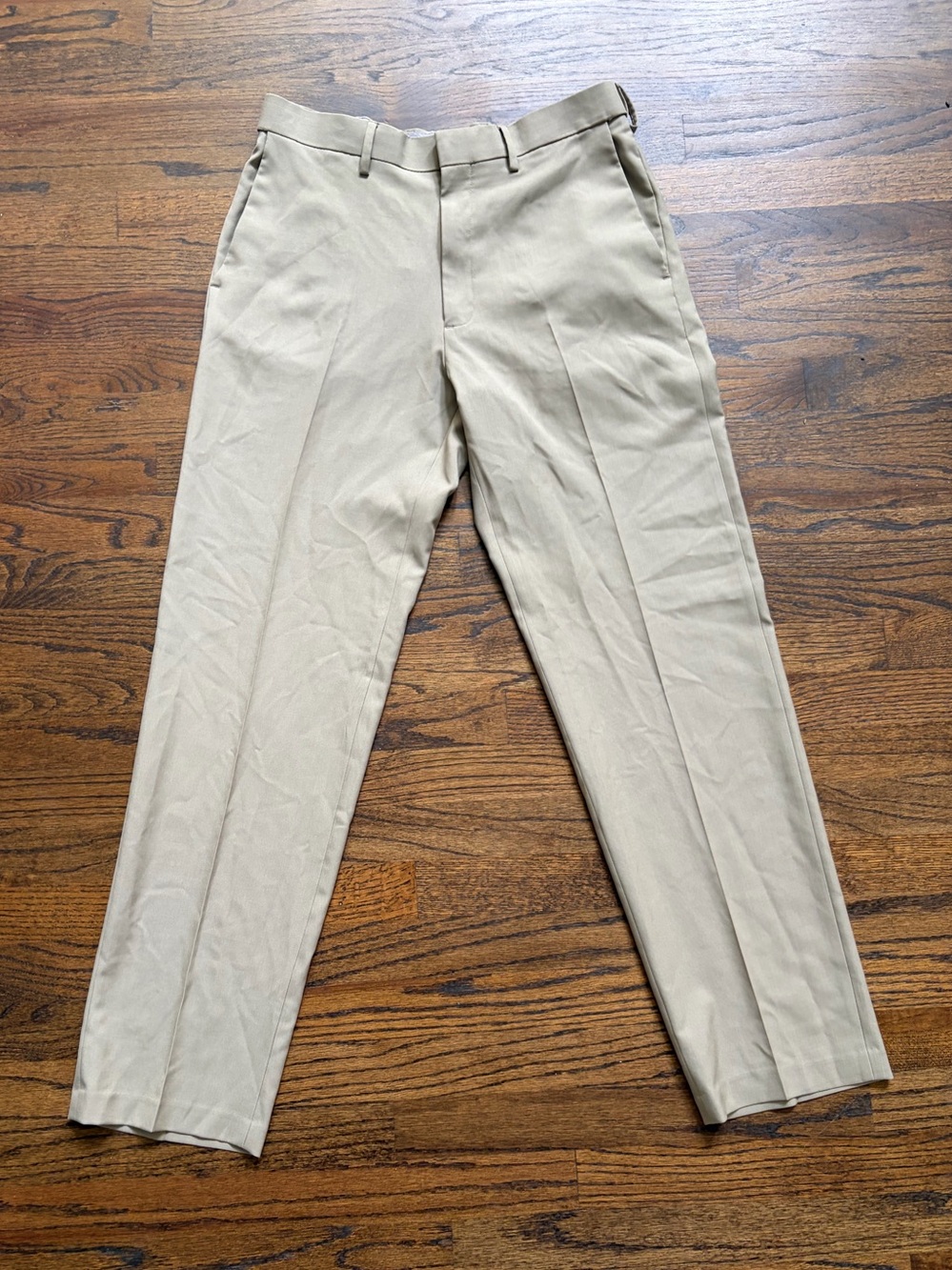 Haggar Classic Fit Premium Khaki Stretch Dress Pants
Size 32x32